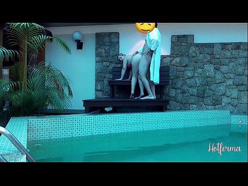 ❤️ 老板邀请女佣去泳池，却忍不住要来个热辣的 ❤️ Porno vk❌❤